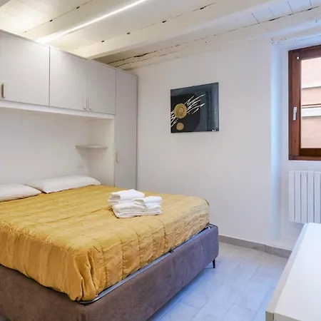 Host4u - Laura's Cozy In Center Appartamento Brescia