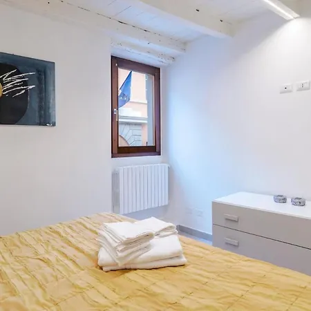 Host4u - Laura's Cozy In Center Brescia